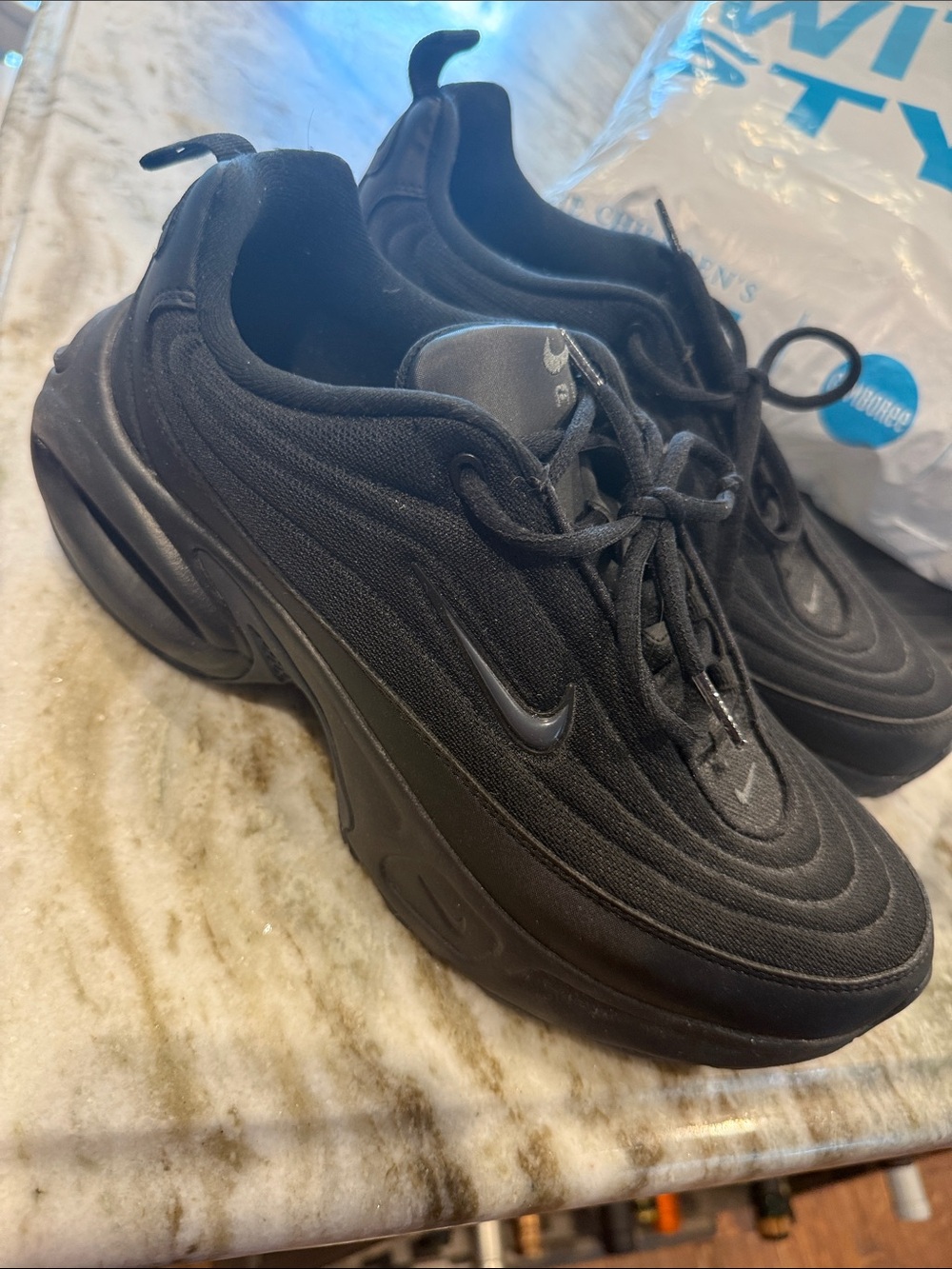Nike Men’s Black Low-Top Running Sneakers